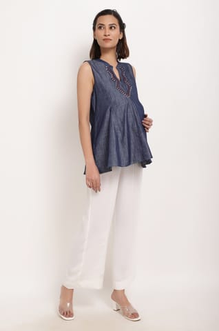 Collar neck with embroidery